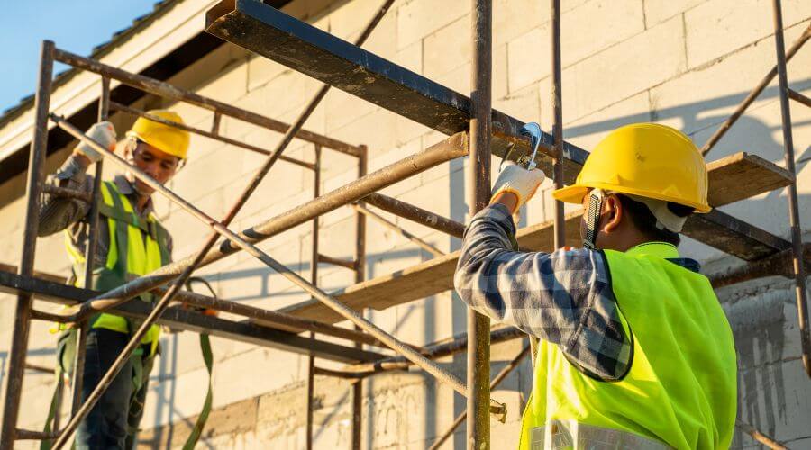 Professional gutter cleaning in Mapleton, IA